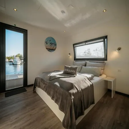 Havel River Houseboat