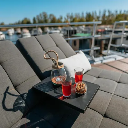 Hotel en barco Havel River Houseboat