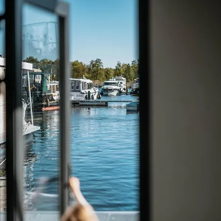 Havel River Houseboat Zehdenick