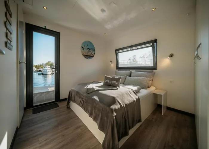 Havel River Houseboat