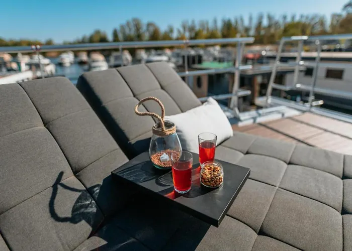 Hotel en barco Havel River Houseboat